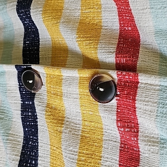 Old Navy sleevless top. Knoted at the waist. Size XL. Striped. Flattering. - Picture 9 of 9